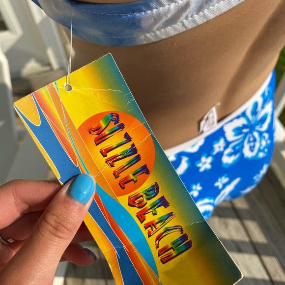 💜 FREE w/ PURCHASE 💜☁️Vintage Y2K tie dye bathing suit top NWT☁️ - Picture 3 of 4